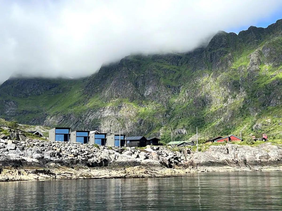 High End Sea Cabins At A In Lofoten Moskenes Bagian luar foto